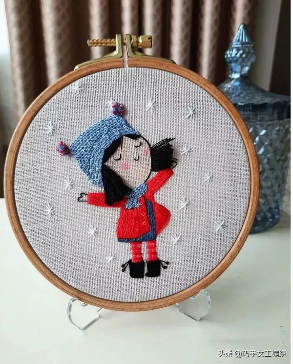 像真發一樣可以編的髮型都能繡出來，如此立體的繡法怎麼能錯過