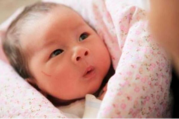 寶寶愛抓臉甚至把臉抓花，為何下手這麼“狠”？原來暗示挺多問題