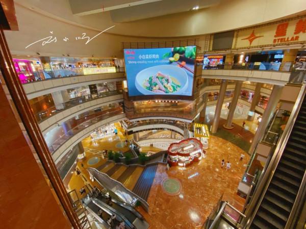 上海東方明珠對面的老牌商場，來自泰國，80後表示：名字太熟悉