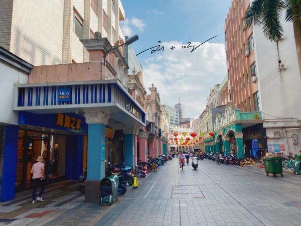 佛山市順德區著名的商業街,兩側都是傳統騎樓,彷彿穿越到了南洋 佛山市順德區著名的商業街,兩側都是傳統騎樓,彷彿穿越到了南洋