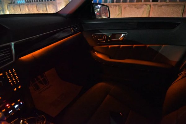 苦等兩年,終得六缸自吸賓士E300L,9年只跑4.5萬公里 苦等兩年,終得六缸自吸賓士E300L,9年只跑4.5萬公里