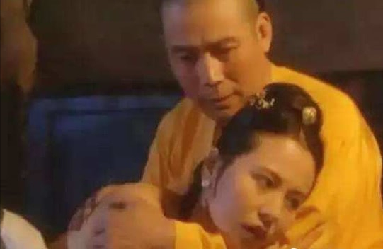 大臣貪汙判死罪,臨死前大喊:我要謀反!皇帝大驚:免死,官復原職