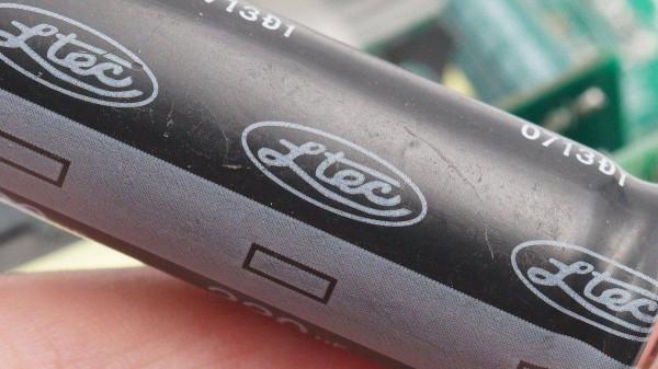 用料豪華，有錢果真可以為所欲為，微軟Xbox Series X主機電源拆解