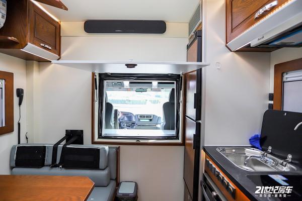 實力比肩進口MAN，實拍國內重卡傑出代表之羅曼威爾德越野房車