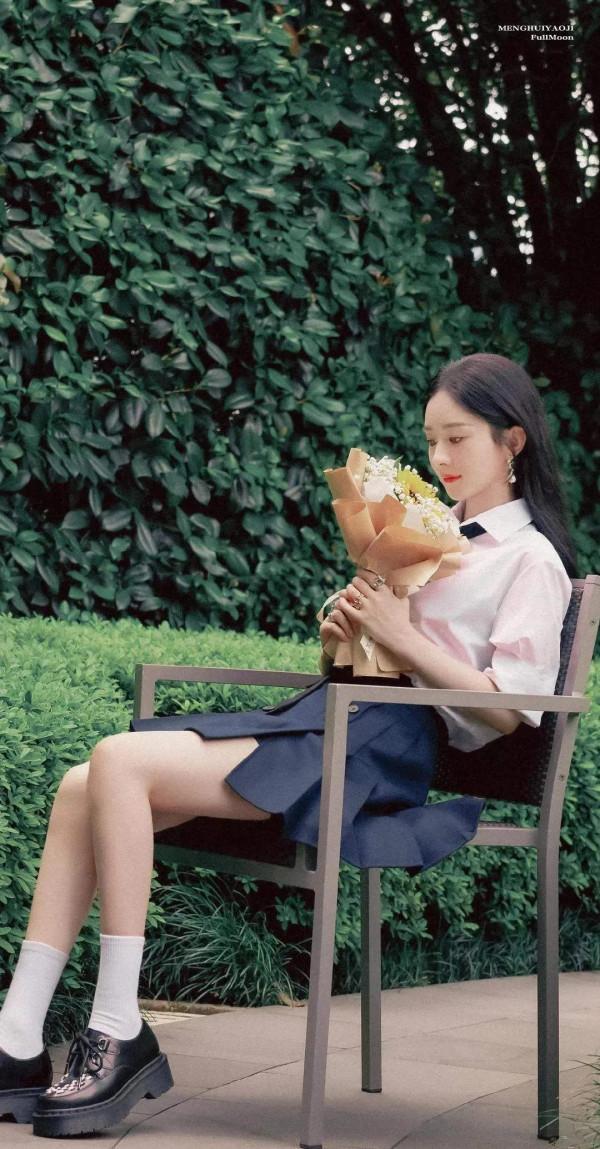 趙麗穎離婚後，一身學生裝把青春清純演繹的恰到好處