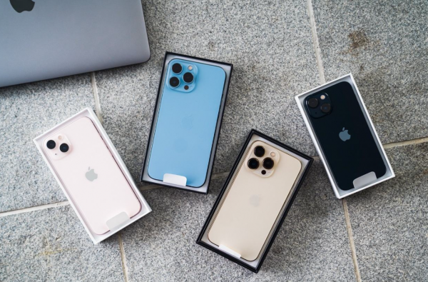 面對強敵，頂級iPhone被迫妥協，開賣三個月下跌近950元