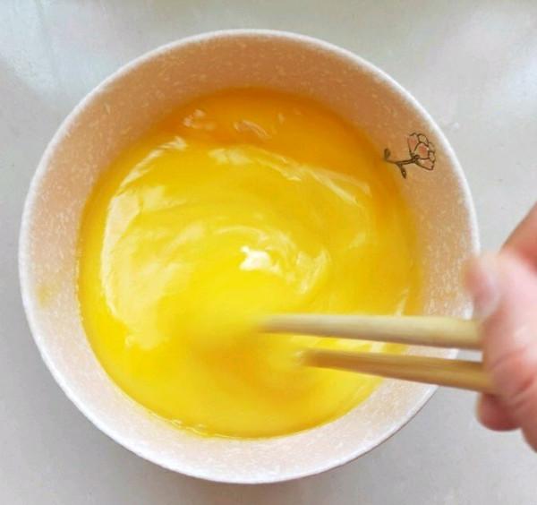 拌韭菜餡，切記&OpenCurlyDoubleQuote;3不放&rdquo;，有的人不懂，放錯了不鮮還有怪味