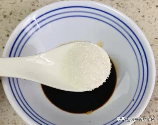 懶人版快手早餐，醬汁濃郁好吃到舔盤的荷包蛋燜面，5分鐘搞定