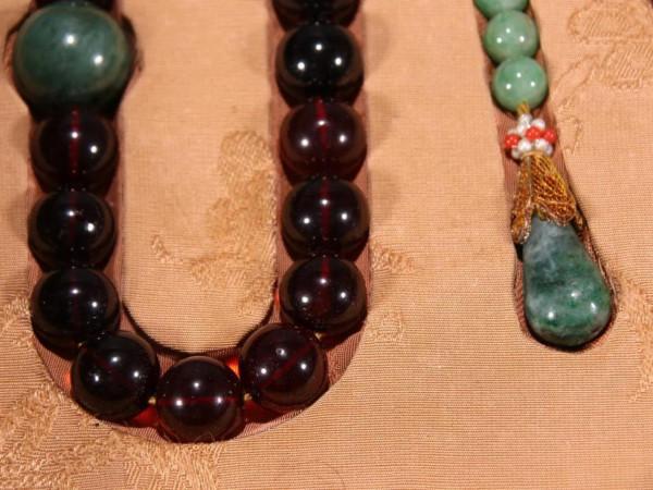 歡迎各位老師欣賞隨評～清代 宮廷風格碧璽朝珠一盤