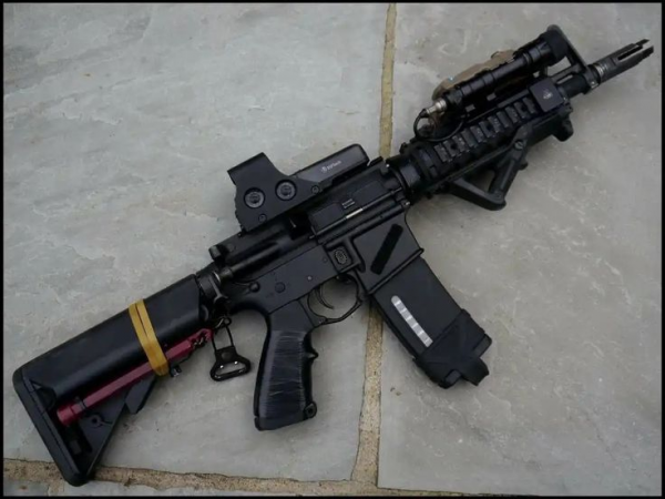 英軍特種兵的L119A1：國產L85太拉胯了，給你一把AR15吧