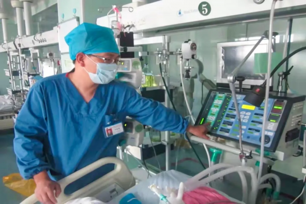 這名基層軍醫，我想說他了不起