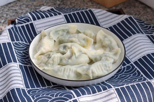 拌韭菜餡，切記&OpenCurlyDoubleQuote;3不放&rdquo;，有的人不懂，放錯了不鮮還有怪味