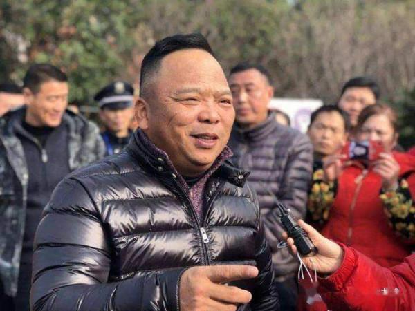 中國好老闆馬建榮:花1億元為員工做食堂,包車送員工回家過年 中國好老闆馬建榮:花1億元為員工做食堂,包車送員工回家過年