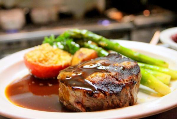 每逢佳節胖三斤？營養專家教你科學控制飲食