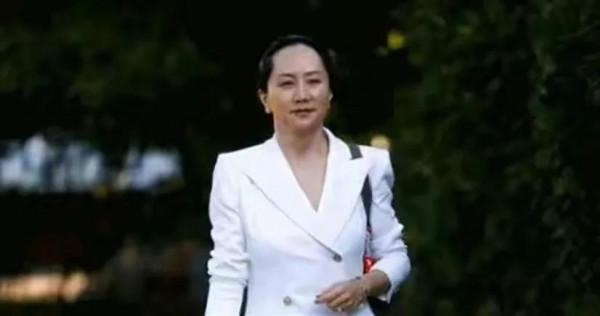 七律 • 晚舟勝利歸國