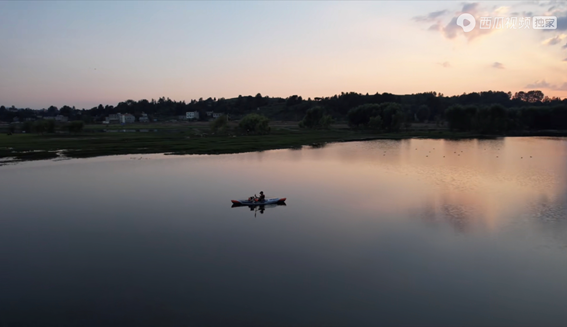 單身小夥帶狗遊遍中國大西南 從入不敷出到月入2萬