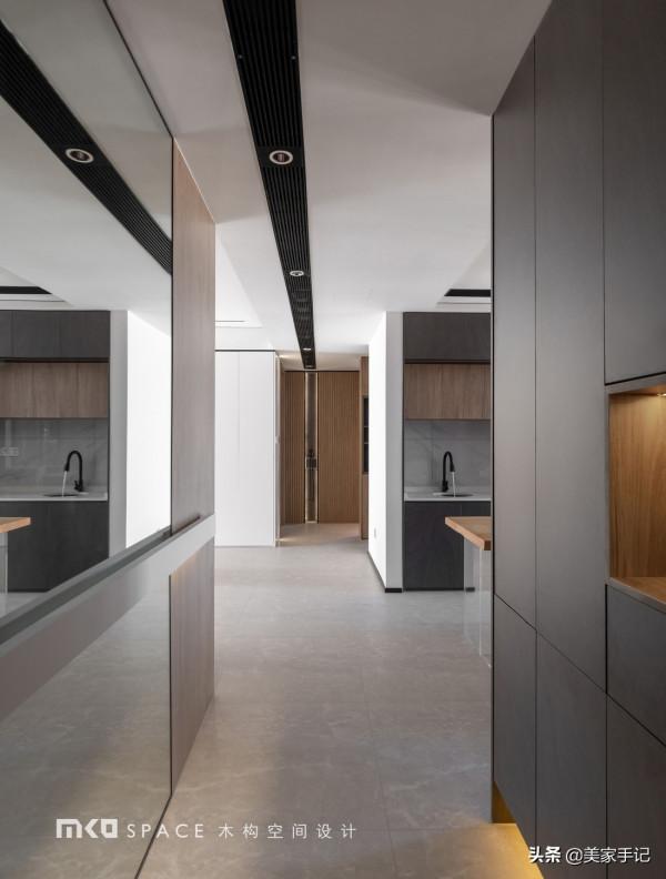 福建夫婦107㎡家火了，僅憑一個客廳就圈粉無數，空間利用率超高