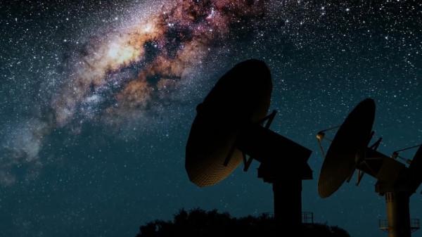 40億年後，銀河系與仙女座的星系碰撞，整個宇宙將為之閃爍