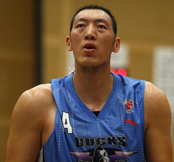 中國巨人,身高2.36米獲世界紀錄,娶1.9米的妻子,現狀如何? 中國巨人,身高2.36米獲世界紀錄,娶1.9米的妻子,現狀如何?