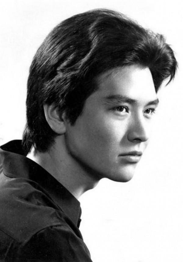 “少女收割機”費翔，4任女友全是頂級美女，為何卻堅持不婚？