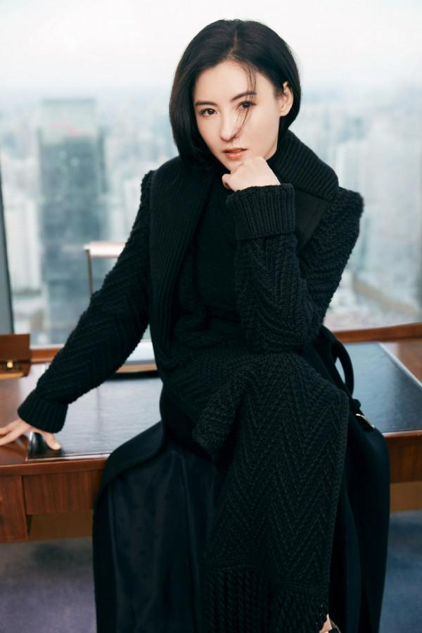 張柏芝全黑穿搭酷感滿滿 幹練造型彰顯颯姐風範