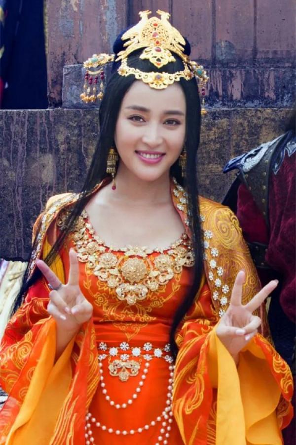 開年以來八部熱播現代劇中的女主角，幾乎清一色的女強人定位