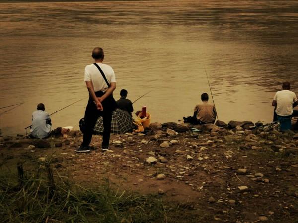 鵝公巖大橋下面:釣魚者的天堂 鵝公巖大橋下面:釣魚者的天堂