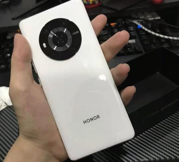 扛不住iPhone13壓力，上市僅一個月，榮耀Magic3跌至4199元