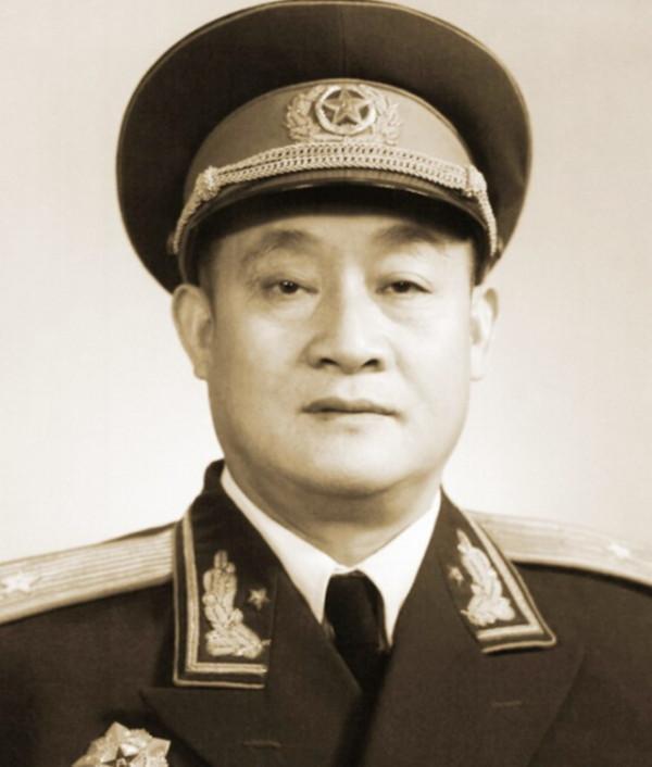 關鍵時刻，小兵下命令：首長，你現在得歸我指揮！讓將軍永生難忘