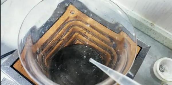 好多的電路板上都有鍍金，今天就教大家怎樣把上面的黃金洗出來