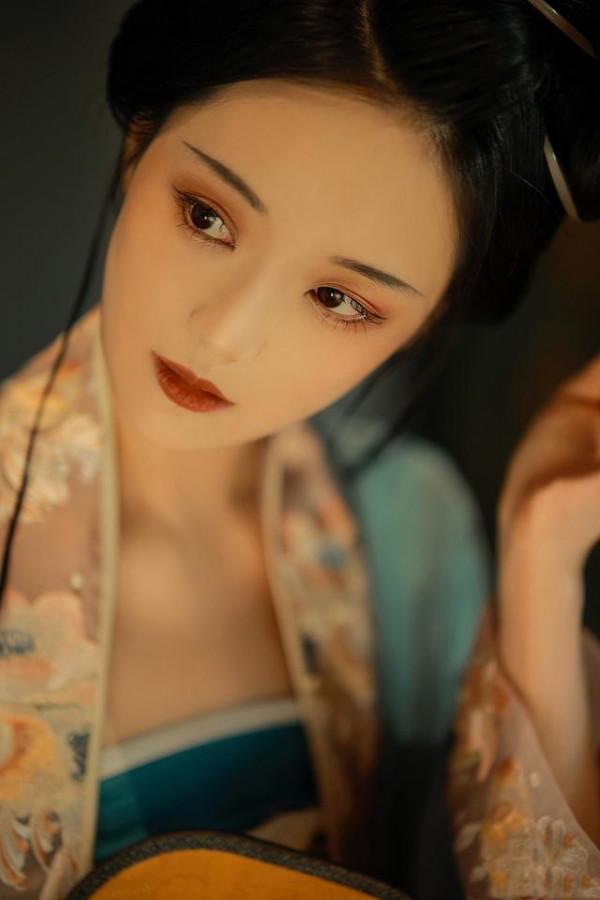 元稹這首描寫菊花的詩,只有短短28字,卻立意新穎,餘韻悠長 元稹這首描寫菊花的詩,只有短短28字,卻立意新穎,餘韻悠長