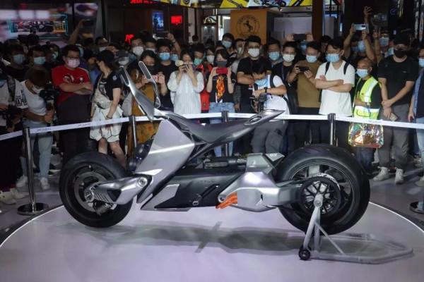 這三臺絕對是本屆摩博會最帥、最霸氣、最科幻的，國產未來可期