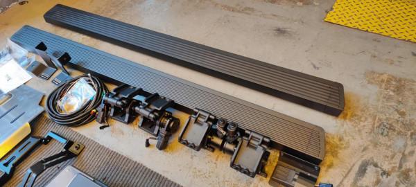 混動牧馬人4XE升級副油箱+電動踏板