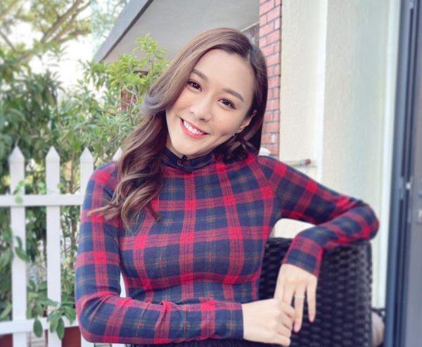 恭喜！28歲女星陳詩欣出嫁，百億富三代大方送金器，伴娘團顏值高