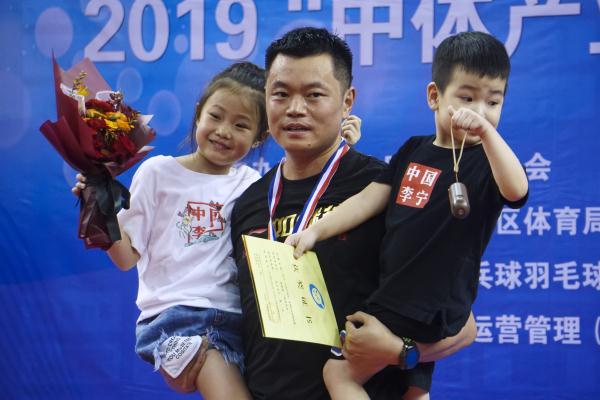 侯英超的41歲：全運流量擔當，順便贏幾個國乒選手