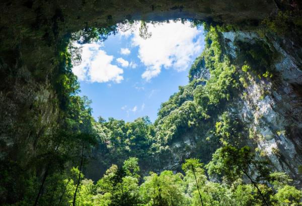 世界最大洞穴，相當於50層樓高，可容納全球72億人，還在不斷增大