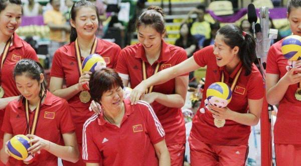 中國女排魏秋月：亞洲最美二傳，嫁郎平助教，與丈夫15歲就相識