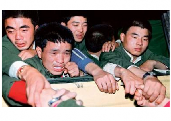 1985年百萬大裁軍，鐵道兵司令不同意，鄧公：頭頭不通調頭頭