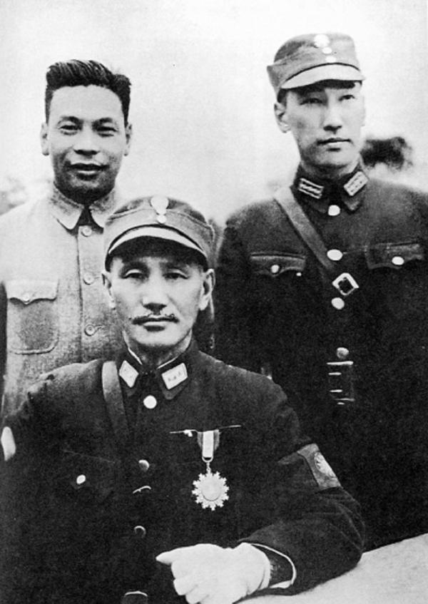1938年，在活捉過蔣介石的劉桂五追悼會上，老蔣送輓聯：思猛士