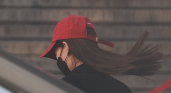 春晚第五次聯排來了！眾星低調進出，李宇春穿裙子鄧超自帶咖啡