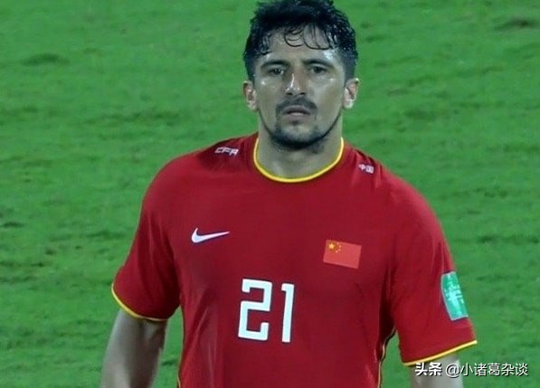 國足丟球前,蒿俊閔接連犯了3個錯誤,李鐵啊,你換下2人幹什麼? 國足丟球前,蒿俊閔接連犯了3個錯誤,李鐵啊,你換下2人幹什麼?