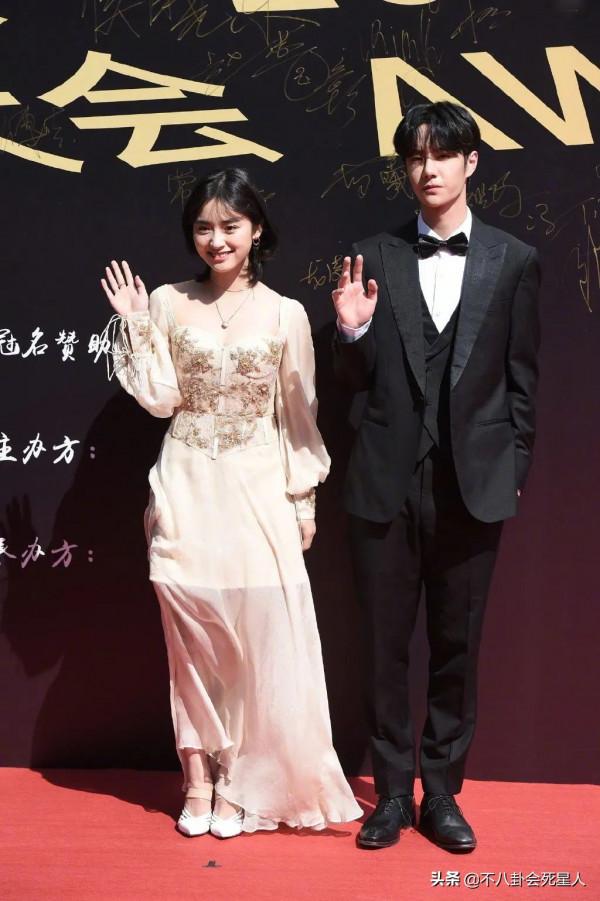 這些女星在紅毯像個笑話!身材一般,卻努力凹造型,自曝缺點 這些女星在紅毯像個笑話!身材一般,卻努力凹造型,自曝缺點