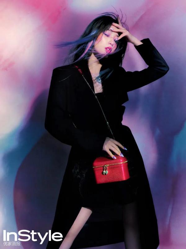 虞書欣趙露思同款包工作室返圖，網友：女明星與小網紅的區別