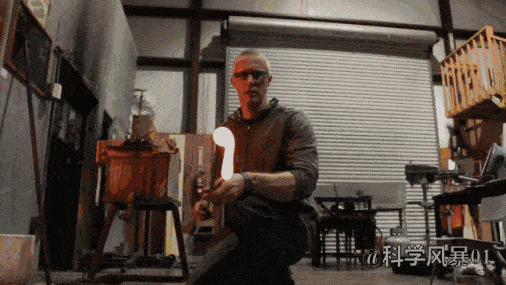 撞碎子彈，比鑽石還硬的玻璃，能承受20噸壓力的“魯伯特之淚”