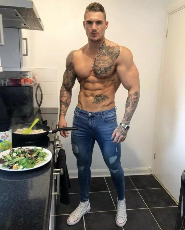 居家運動‖一組肌肉男照片，你身邊有這樣的肌肉男嗎？