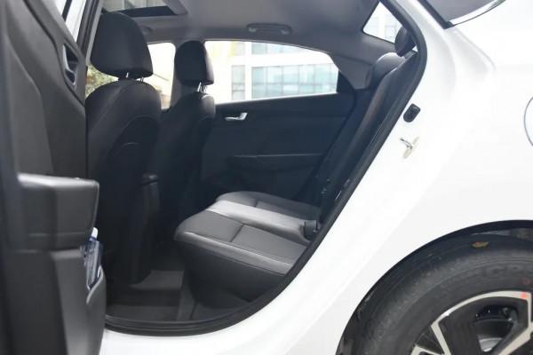 體驗現代悅納頂配車型，油耗4&period;9L，不足10萬還帶感應後備廂