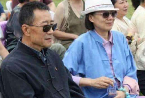 李雪健：患癌18年，脖子潰爛、痛不欲生，妻子一舉動讓他重新振作