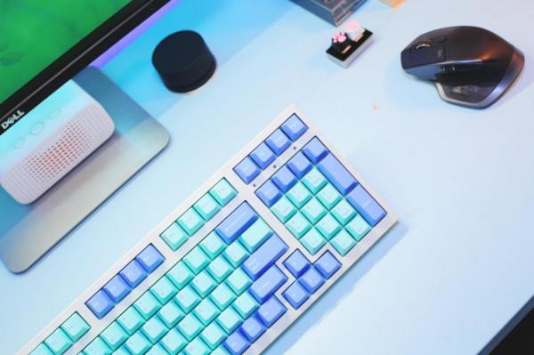 畢業級鍵盤，大L藍芽無線荷本配色 Leopold FC980MBT