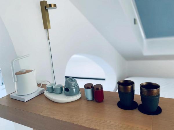 東山小憩，拾隅為家