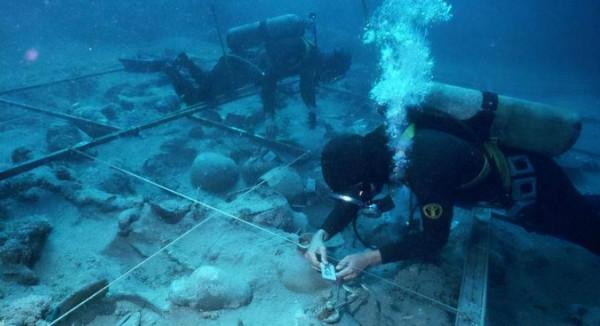 廣州救撈局在南海撈起神秘沉船,船身800年不腐,價值3000億美金 廣州救撈局在南海撈起神秘沉船,船身800年不腐,價值3000億美金